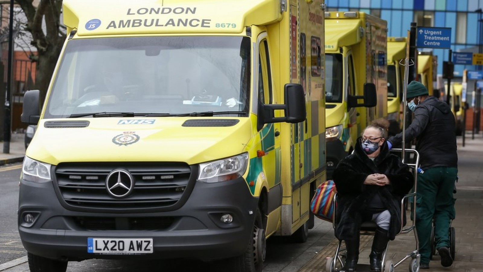 Los hospitales del Reino Unido estarán en "considerable" presión en las próximas semanas