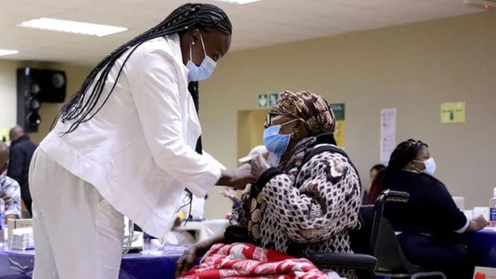 Ómicron podría marcar el fin de la pandemia, según un estudio hecho en Sudáfrica