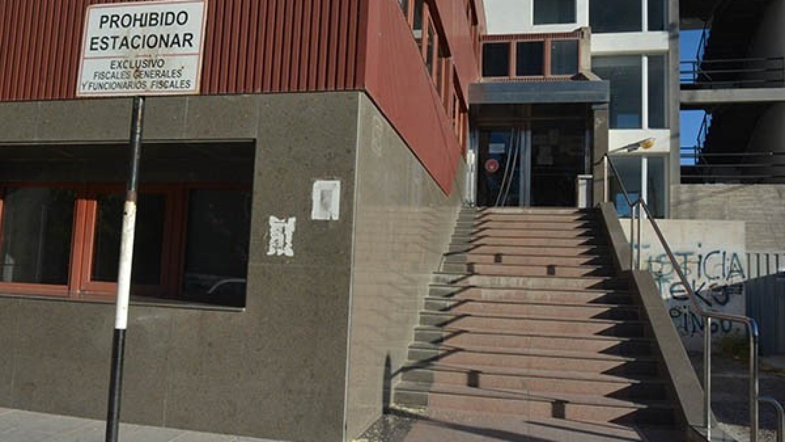 Echan de su trabajo a médico forense involucrado en un caso de pornografía infantil