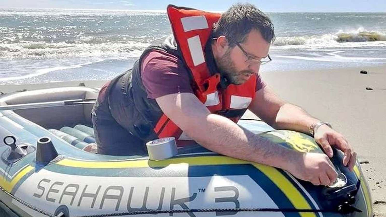 Docente desaparecido en el mar: rescatistas divisaron un "bulto", pero se lo llevó la marea