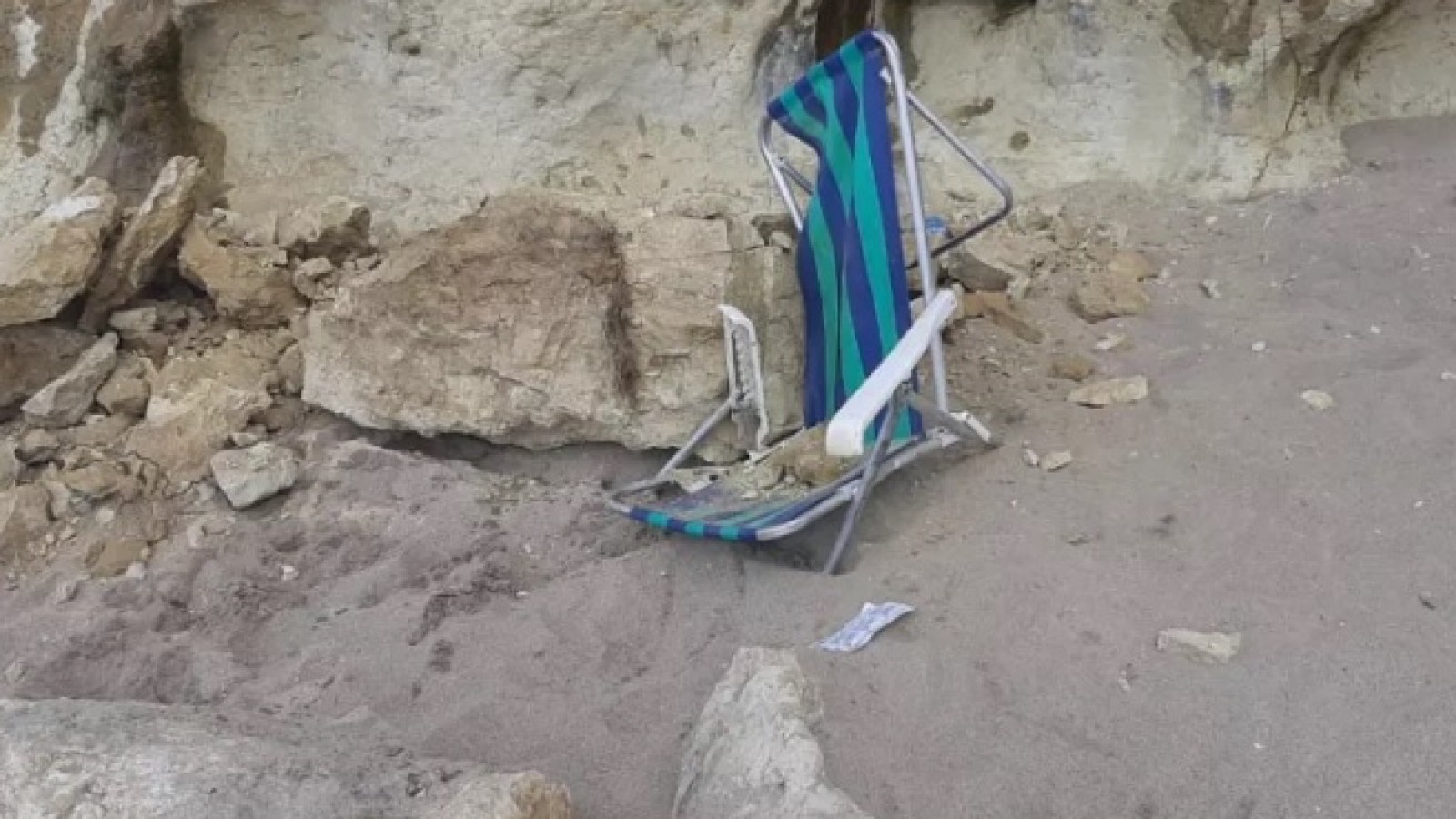 Las Grutas: una familia se salvó de milagro tras la caída de un acantilado