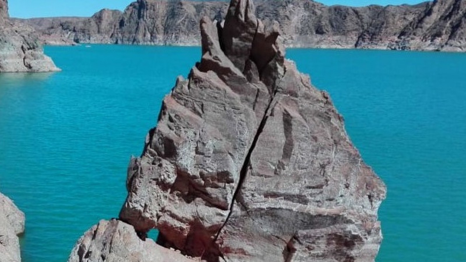 Cambio climático: el dique Ameghino, en Chubut, se está quedando sin agua y hay imágenes impactantes