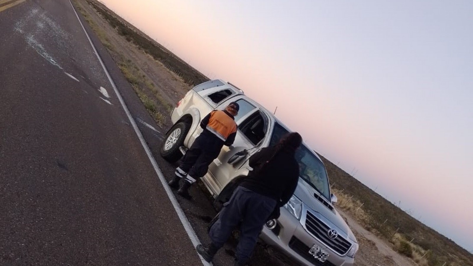 Volcó una camioneta con cuatro ocupantes sobre la ruta 3