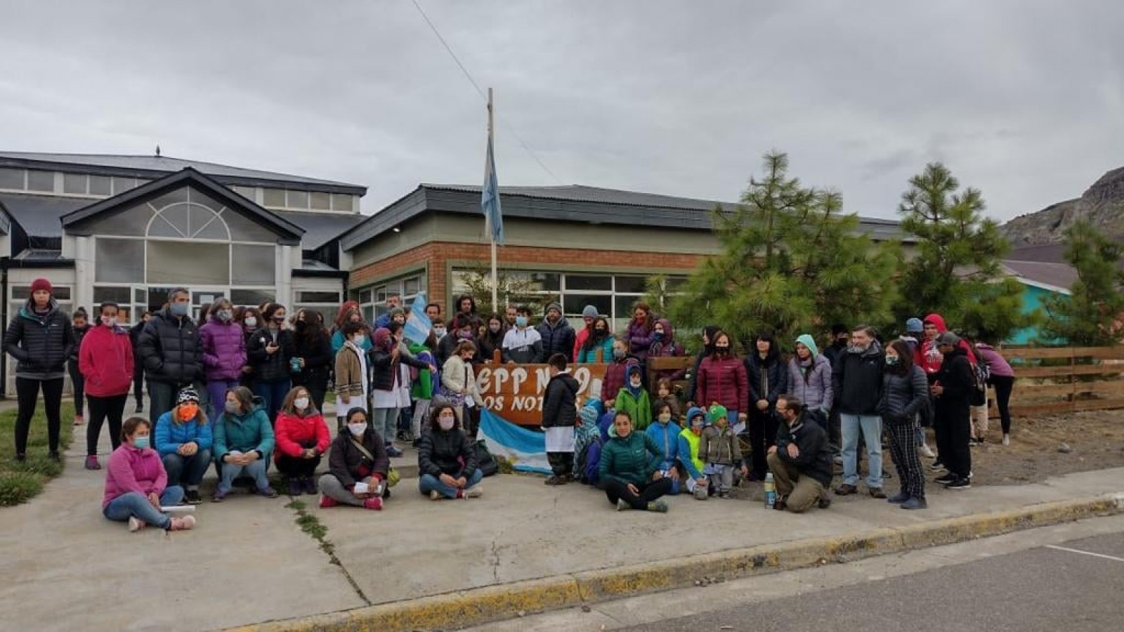 El Chaltén: el Gobierno apeló y suspenden la medida que permitía que alumnos no vacunados asistan a clases