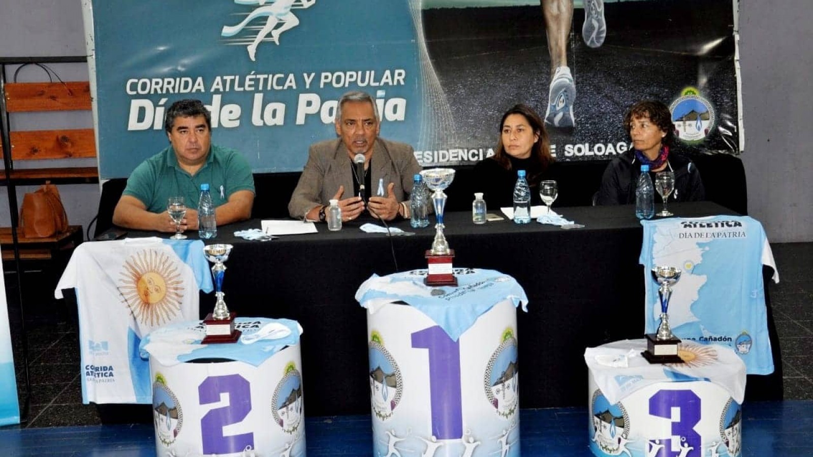 Jorge Soloaga lanzó oficialmente la tradicional corrida atlética “Día de la Patria” en Cañadón Seco