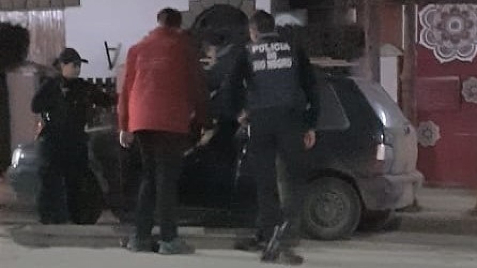 Apareció una persona sin vida dentro de un auto estacionado en avenida céntrica de El Bolsón