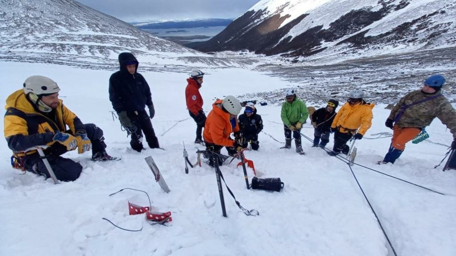 Ushuaia: rescatan a una persona que fue atrapado por una avalancha