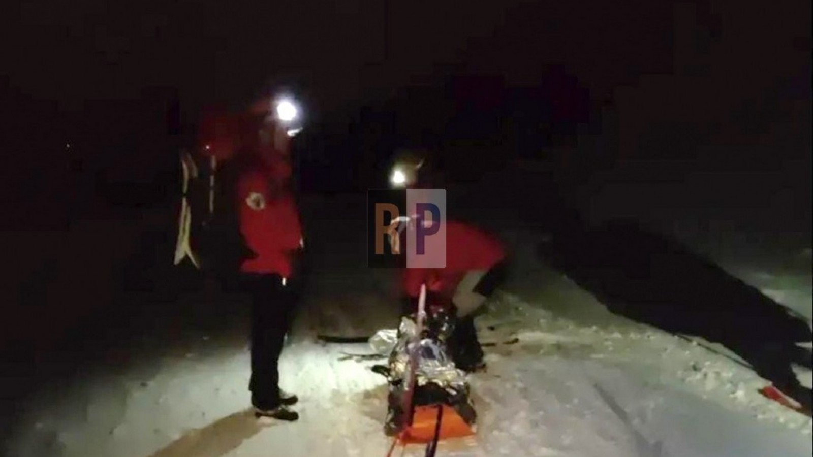 Milagrosamente rescataron con vida al esquiador sepultado anoche en una avalancha bajo un metro y medio de nieve