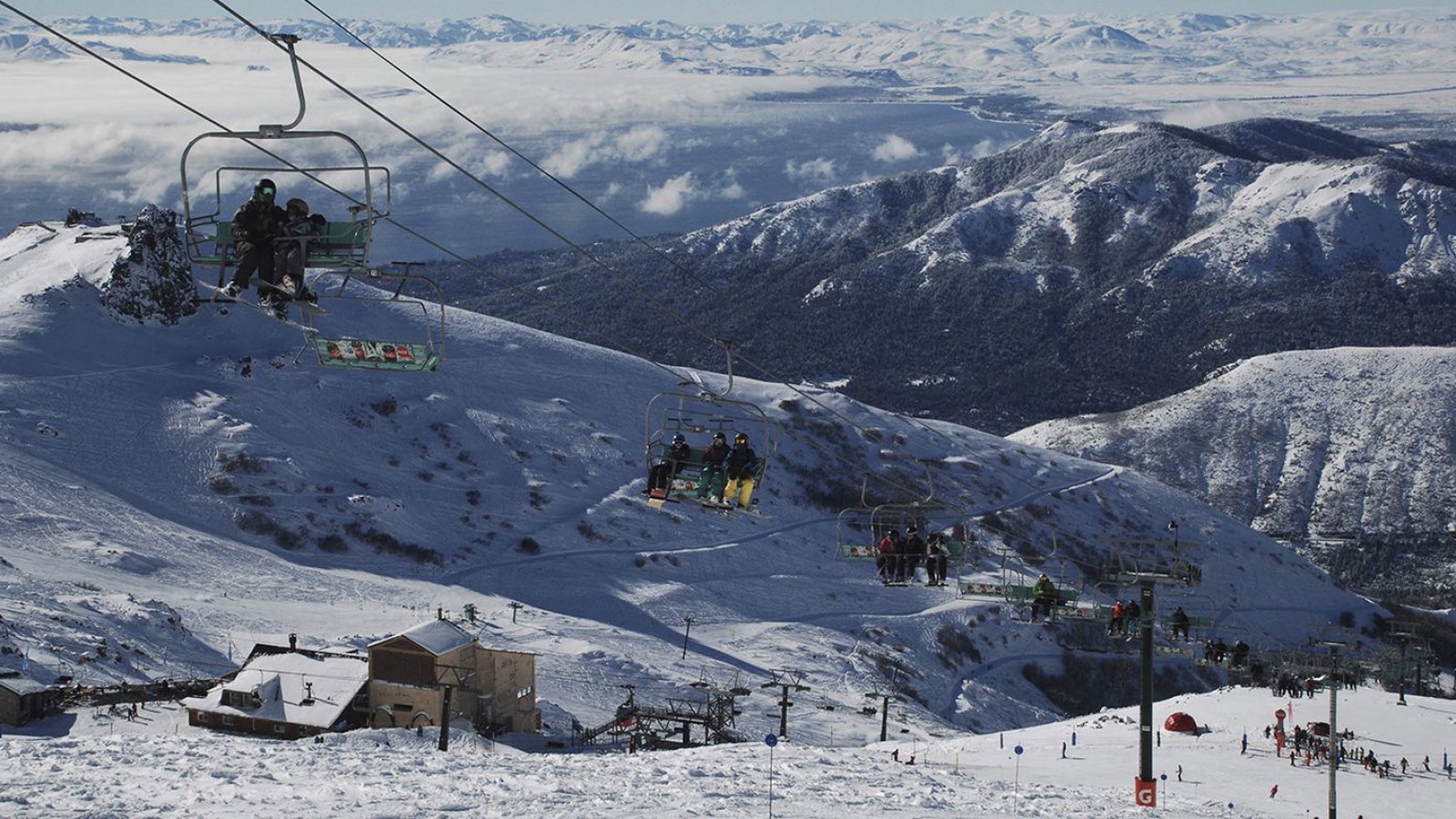 Un operario murió mientras intentaba arreglar una aerosilla en el Cerro Catedral.