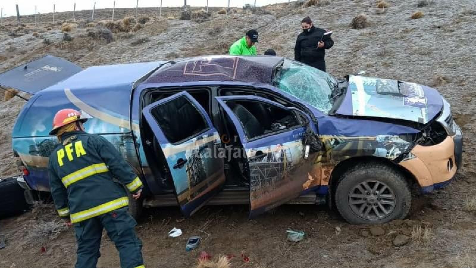 Imágenes del vuelco. Gentileza: Ahora Calafate.