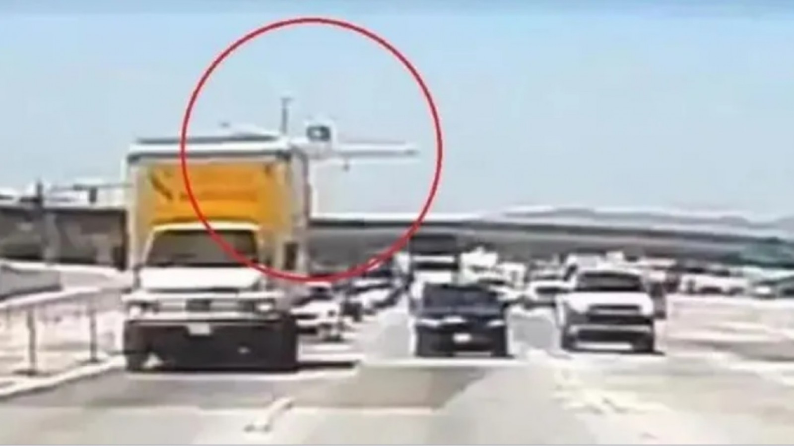 El momento del aterrizaje del avión