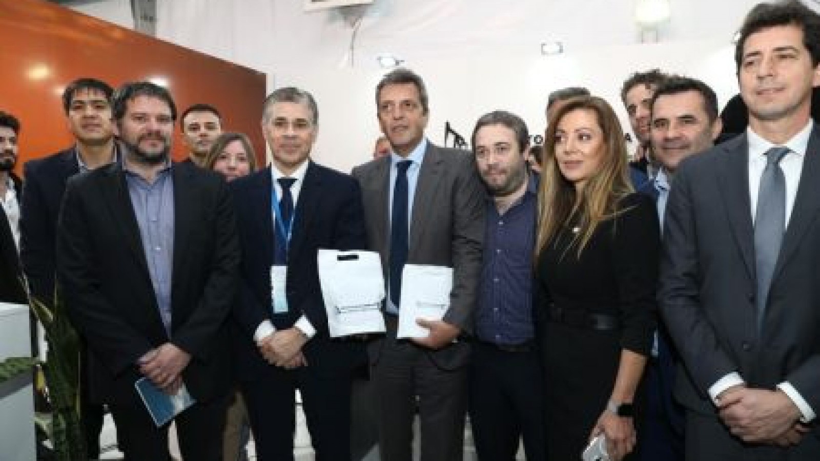 Sergio Massa, ministro de Economía, visitó el stand del Instituto de Energía en el AOG Patagonia 2022
