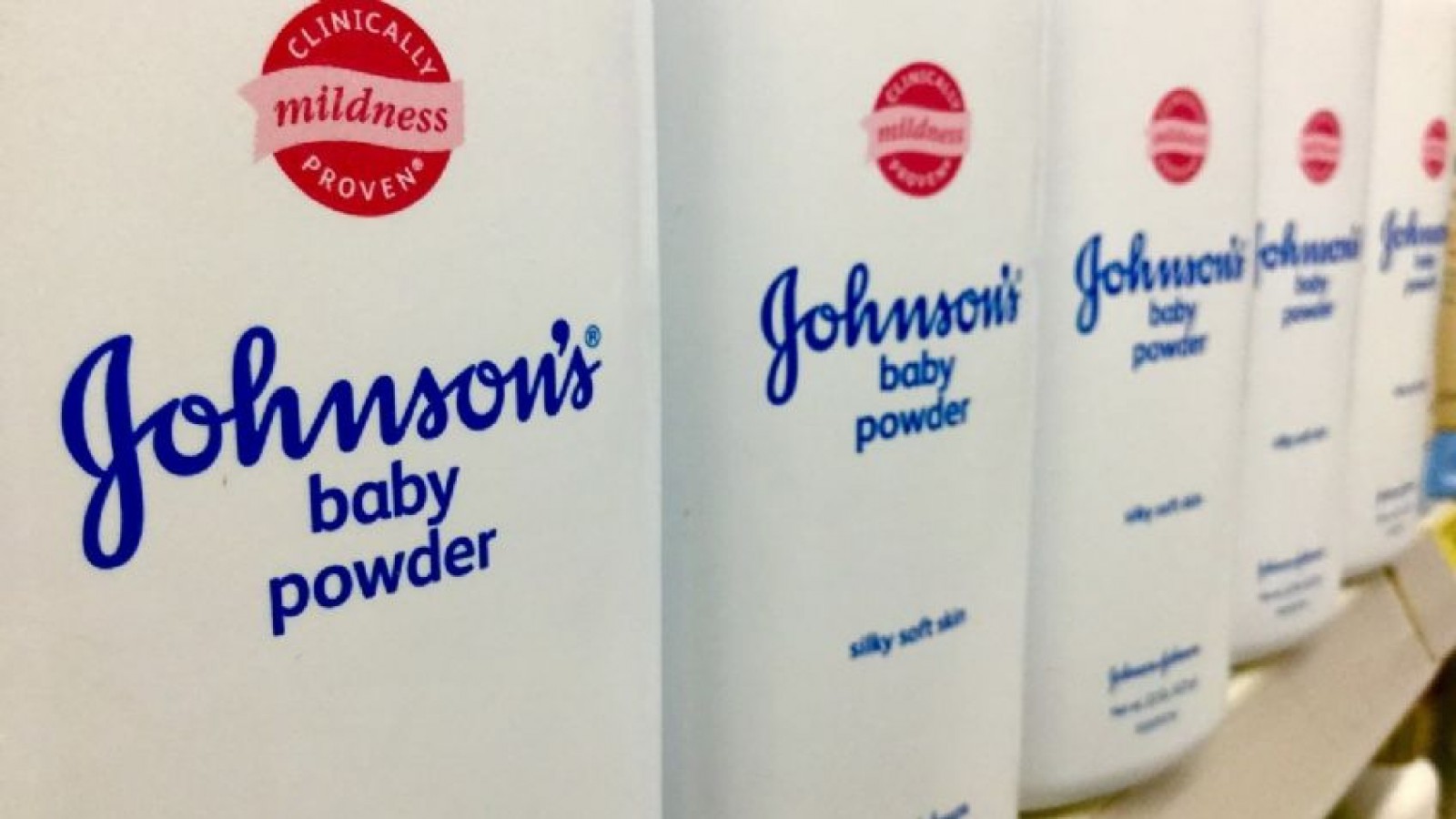 ¿Cáncer? Johnson & Johnson retira del mercado su talco para bebés