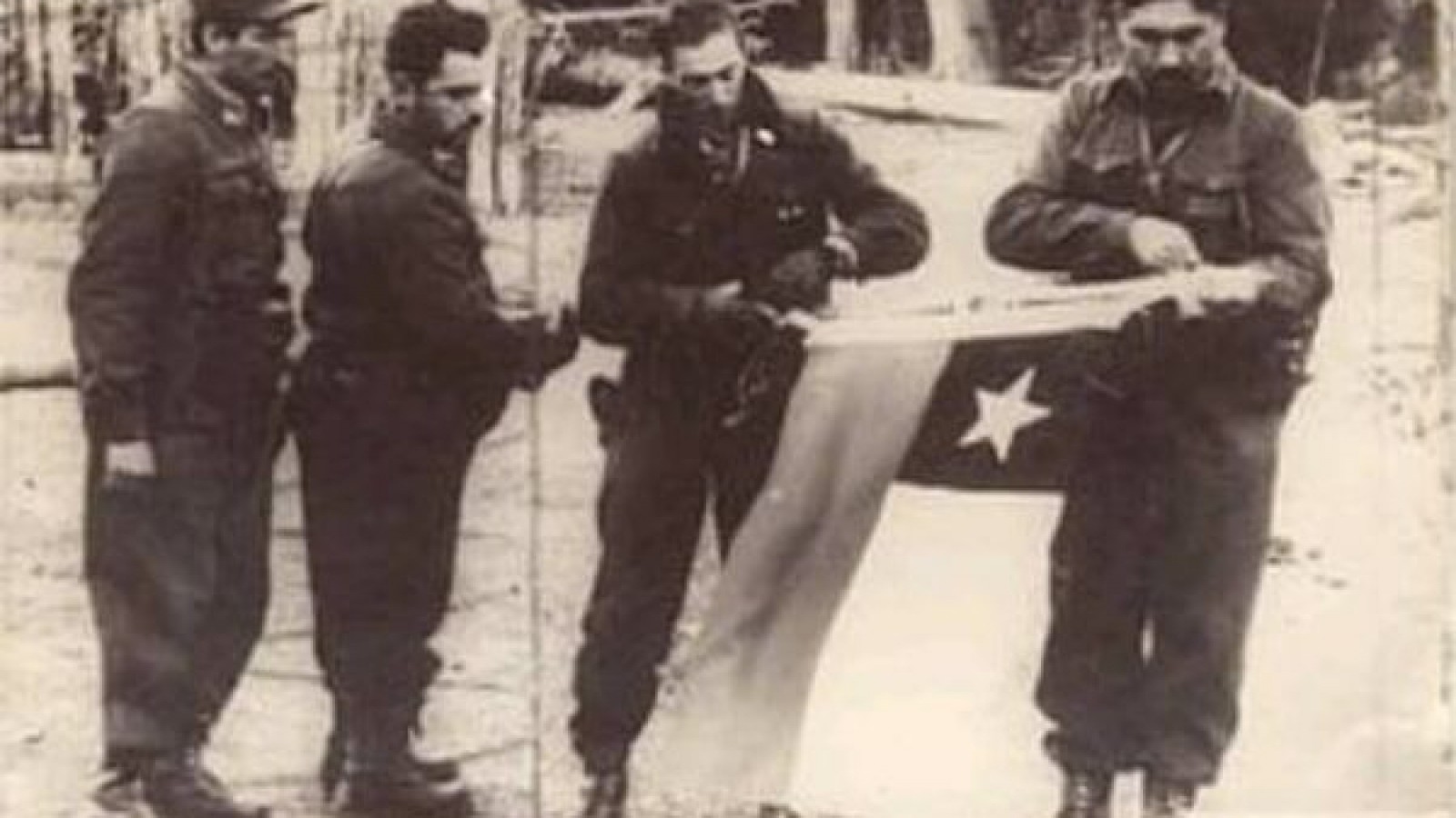 Un oficial de carabineros resultó muerto en el tiroteo.