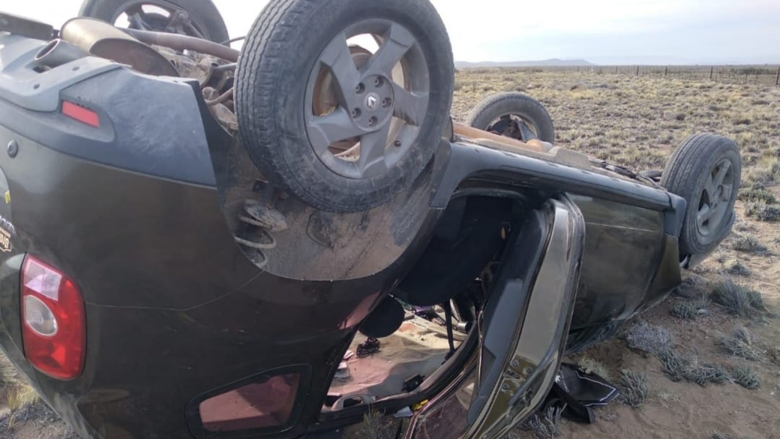 Así terminó el vehículo a un costado de la ruta