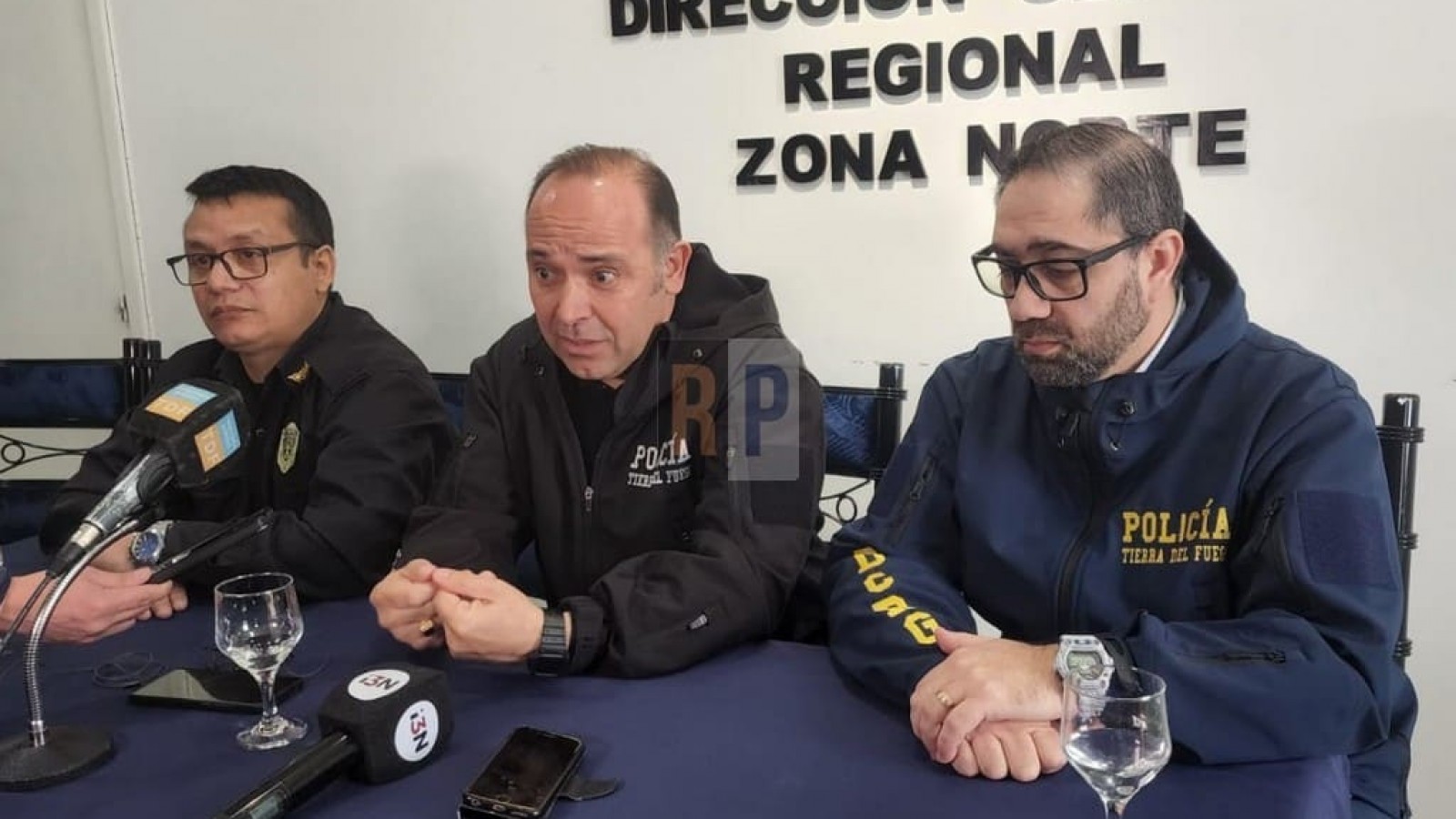 La Policía fueguina brindó pocas precisiones y no descartó más detenciones en relación al doble crimen
