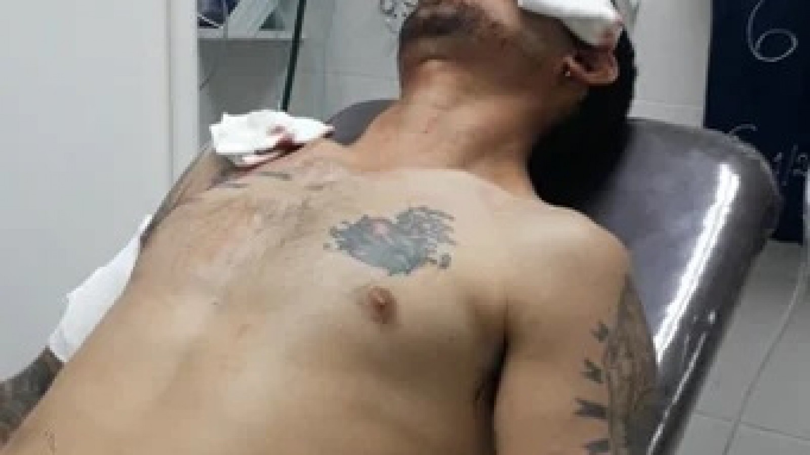 Partido de futbol 9 termina con dos hombres apuñalados