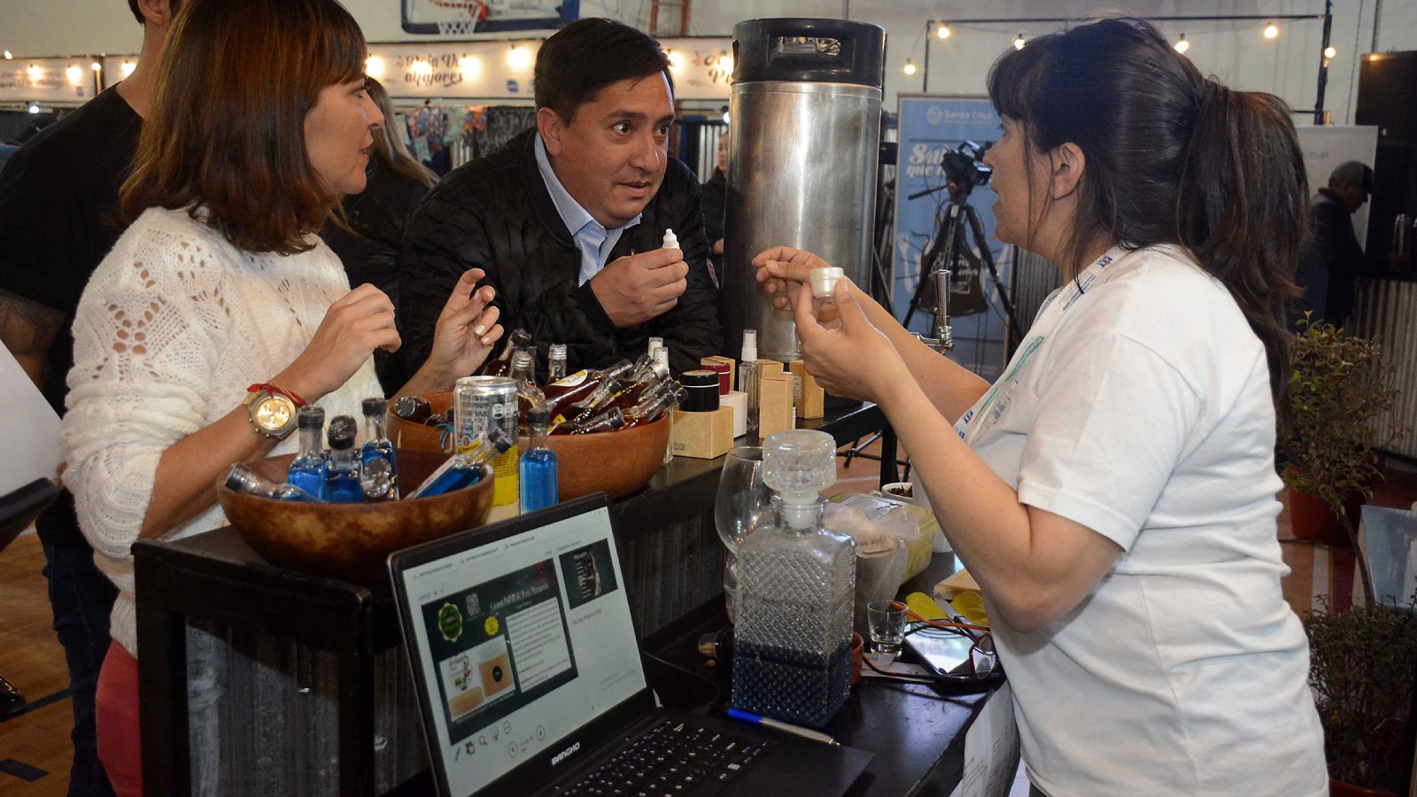 “Desde el Ministerio de la Producción, buscamos fortalecer al sector emprendedor” dijo la ministra Córdoba tras el Sabores Santacruceños en Gregores