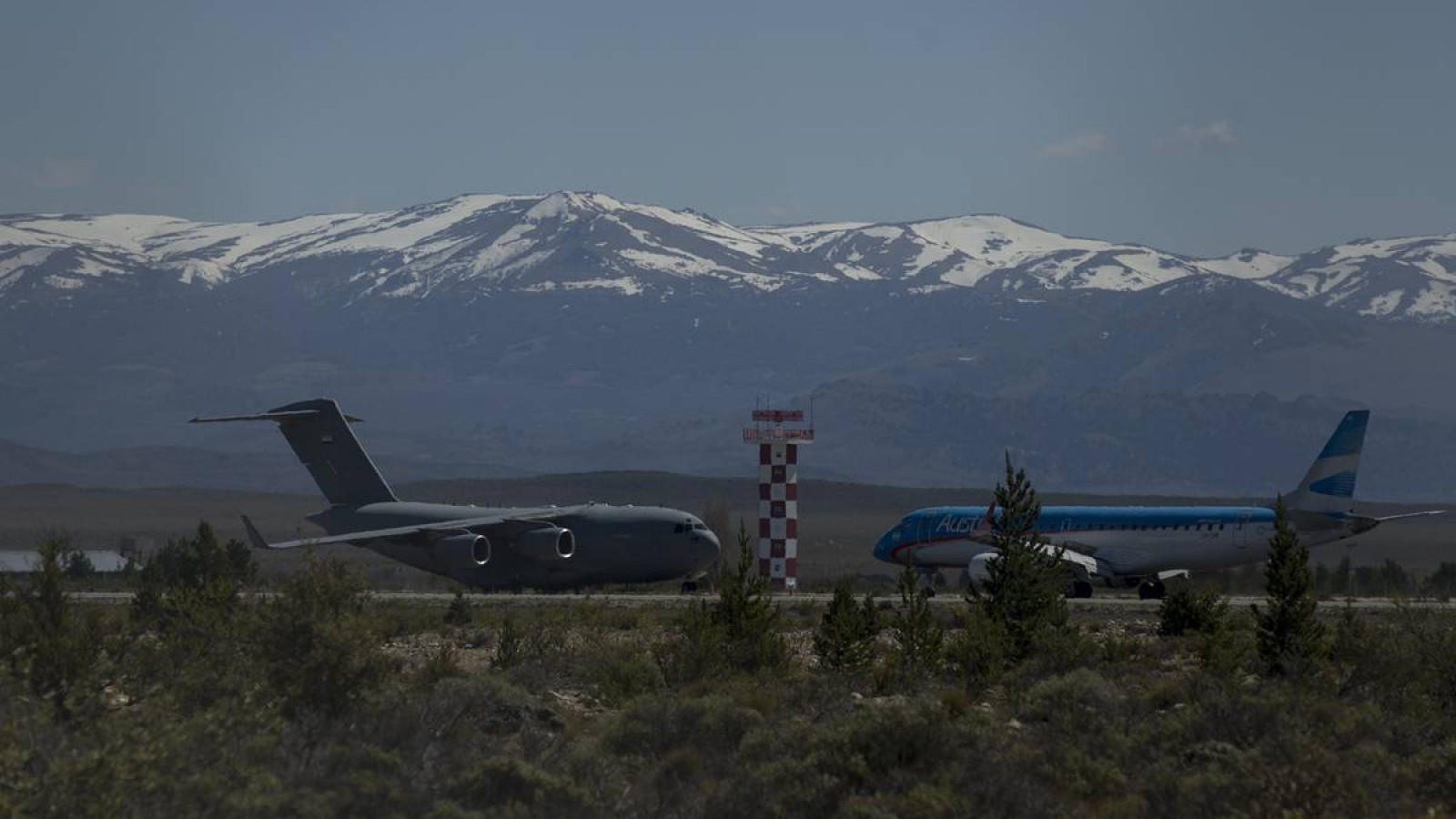 Un Avión con bandera de los Emiratos Árabes fue detenido en Bariloche por falta de documentos