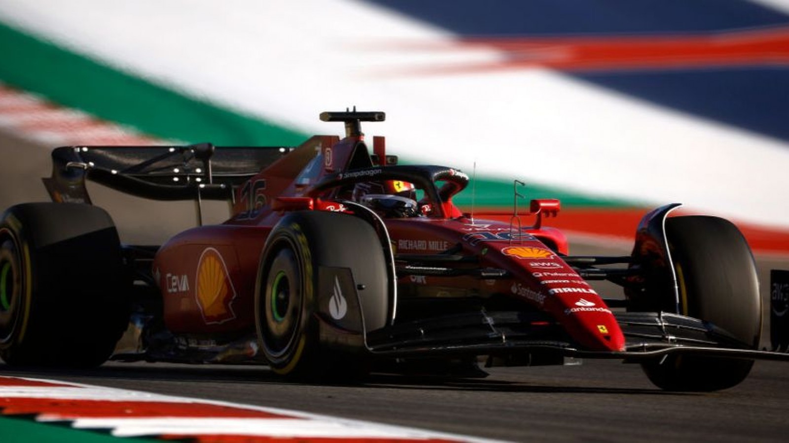 Leclerc primero en las pruebas del viernes.