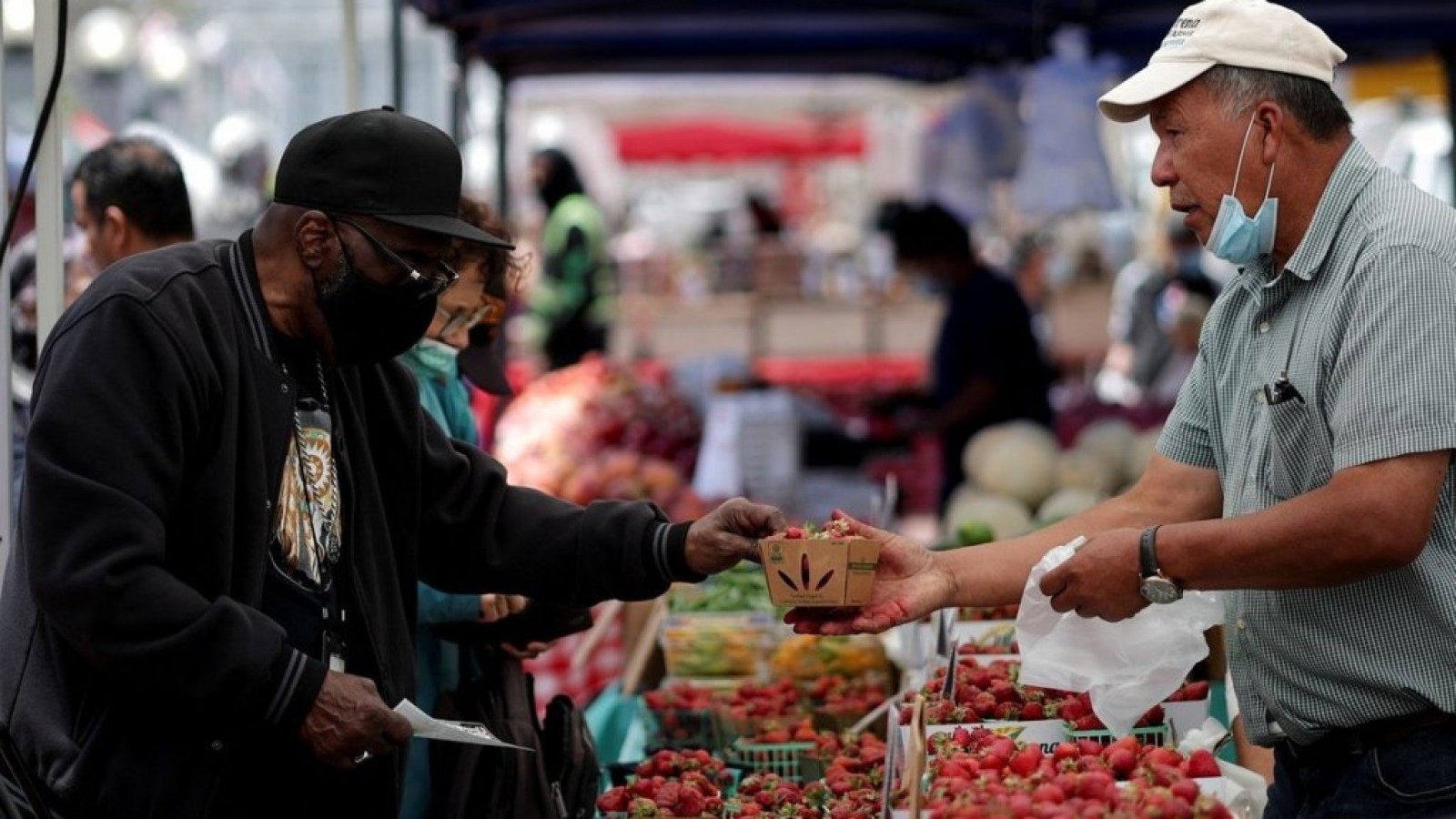 Inflación en los EEUU: la mitad de los trabajadores considera obtener un segundo empleo