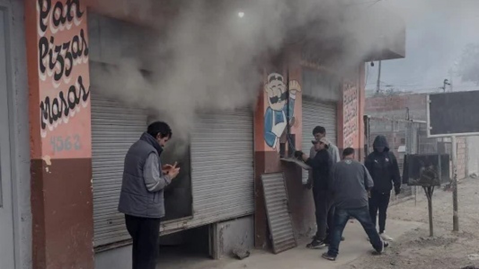 Dejaron los felipes en el horno y se les incendió la panadería