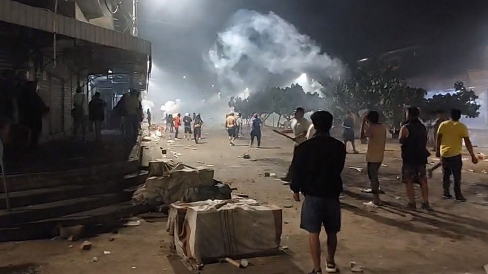 Bolivia: jóvenes de ultraderecha atacaron con violencia a los vecinos de un barrio humilde