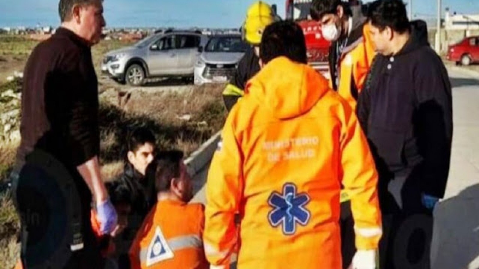 Motociclista chocó y dejó a su acompañante abandonada