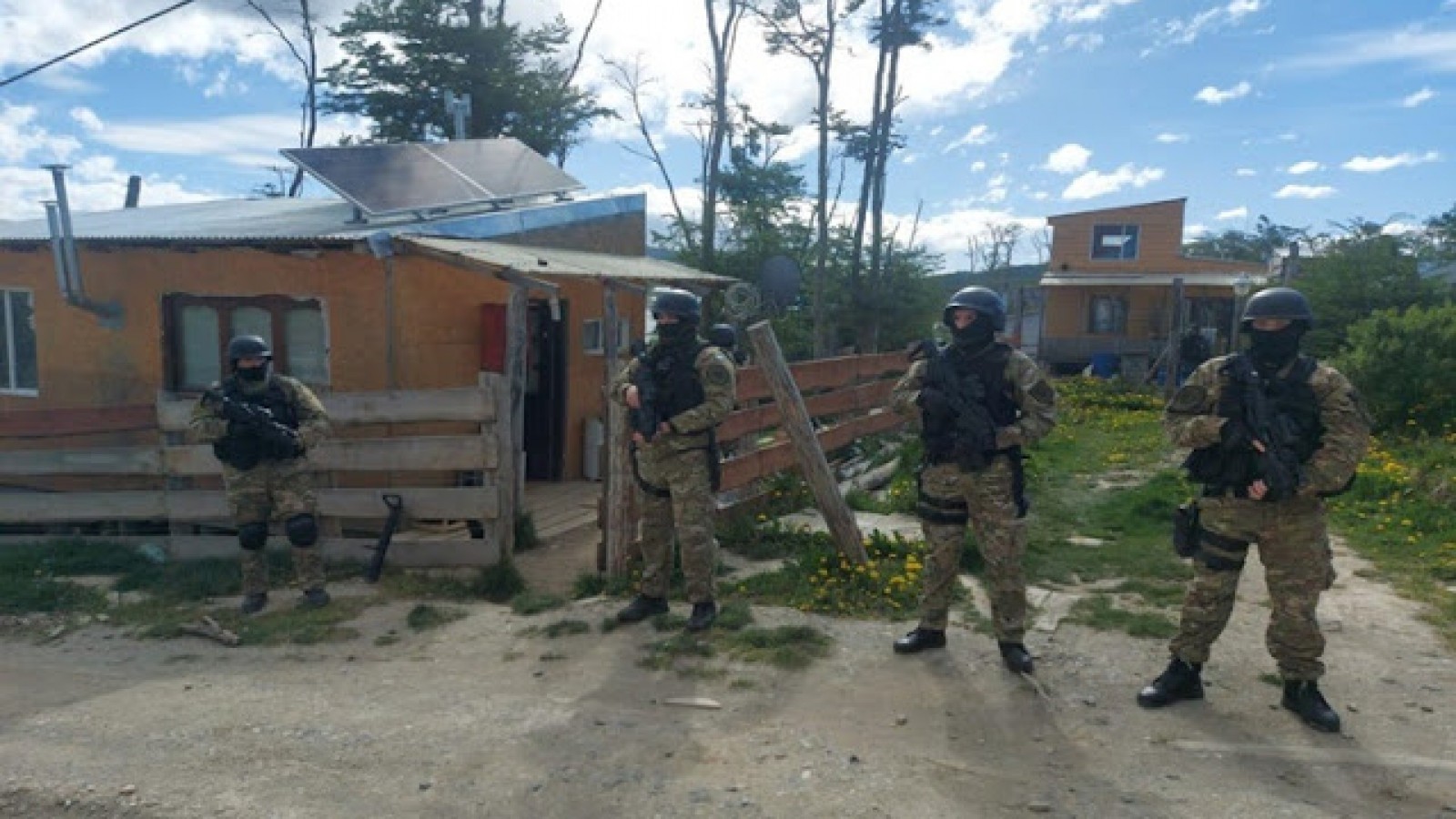 Dos allanamientos y tres detenidos por venta de drogas