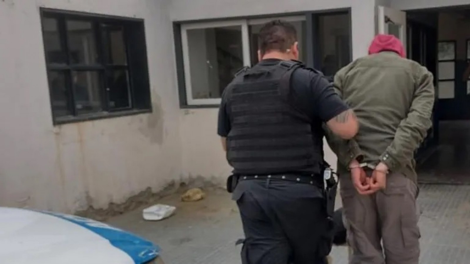 Tenía domiciliaria y salió a pasear por el barrio