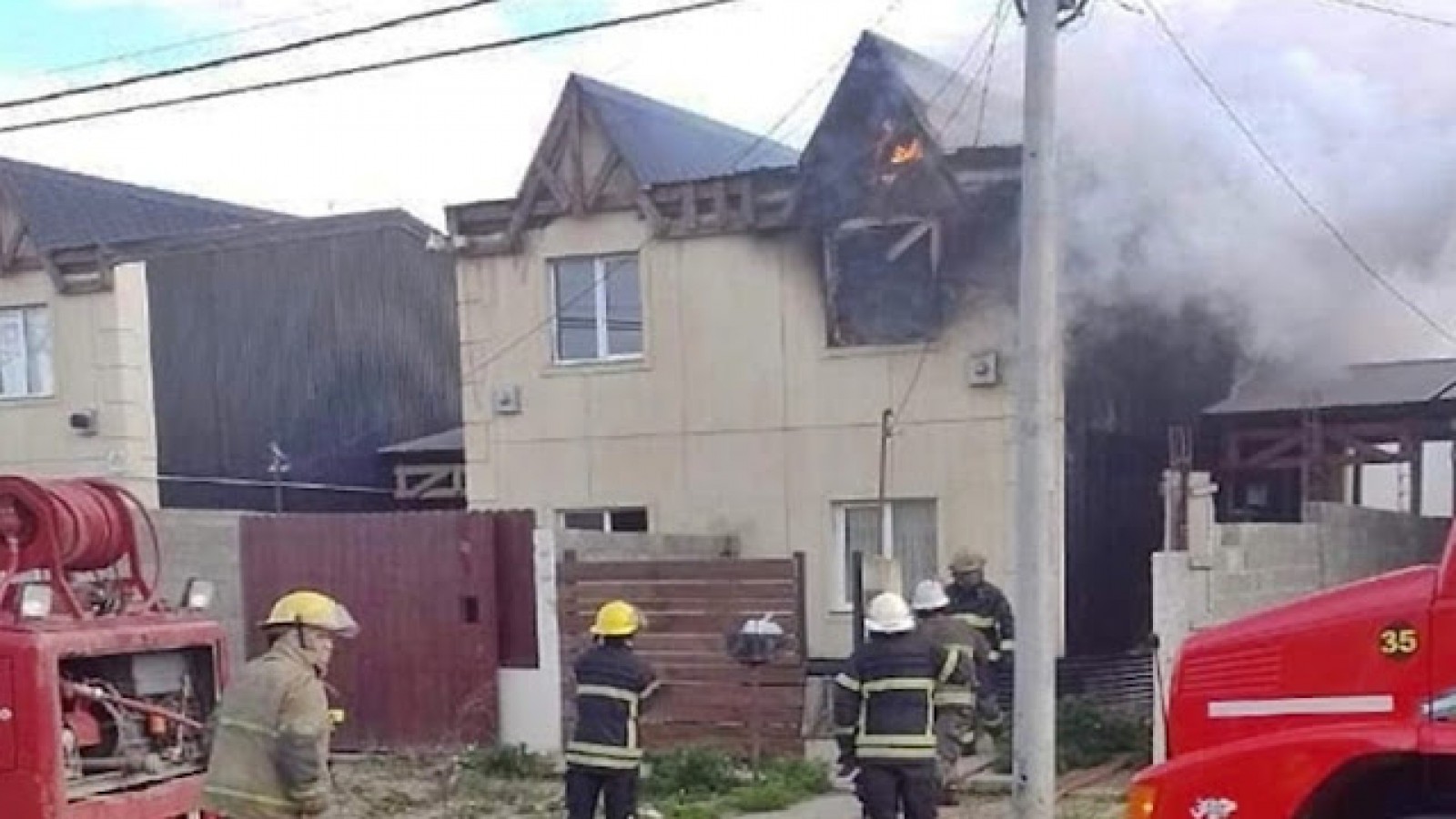 Incendio en vivienda: un padre y su hija se salvaron de milagro
