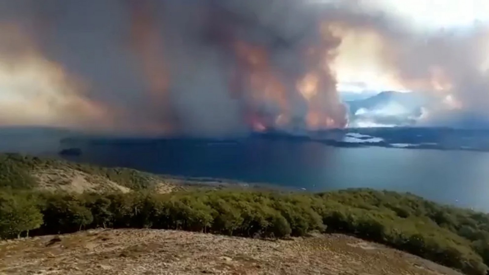 Incendio forestal sin control en Tierra del Fuego