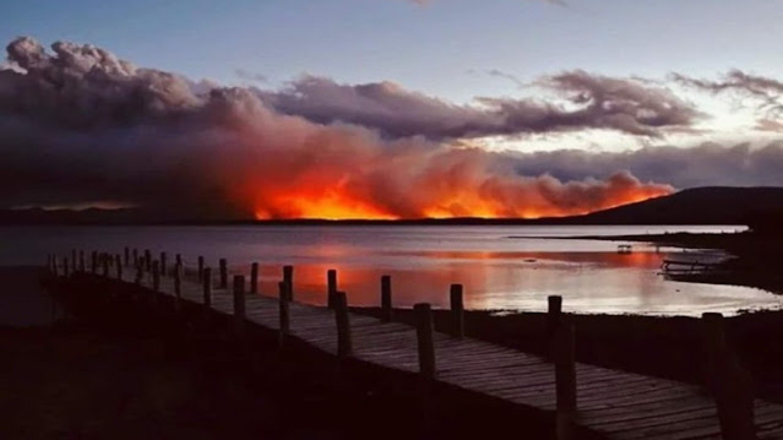 El incendio se inicio cuando jugaba Argentina y a pesar de ser alertadas las autoridades fueguinas, no fueron inmediatamente