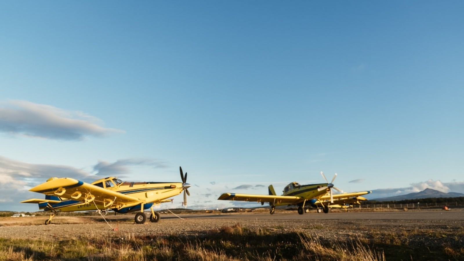Se sumaron dos aviones hidrantes más al combate del incendio forestal en Tierra del Fuego