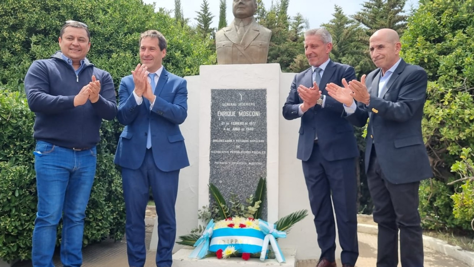 Lludgar durante el recordatorio a los petroleros fallecidos.