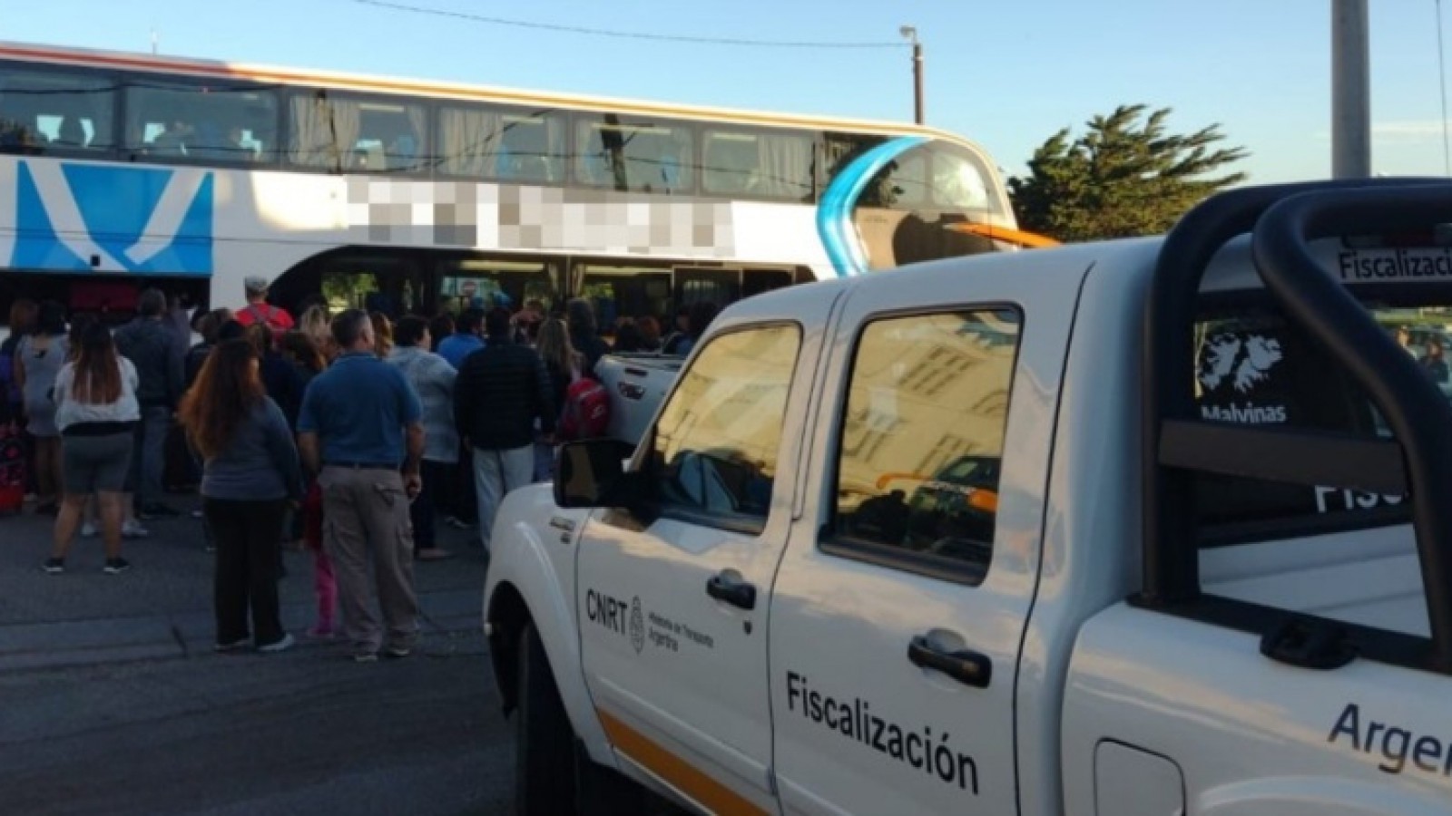 Demoran partida de un contingente de egresados porque un chofer no pasó la alcoholemia