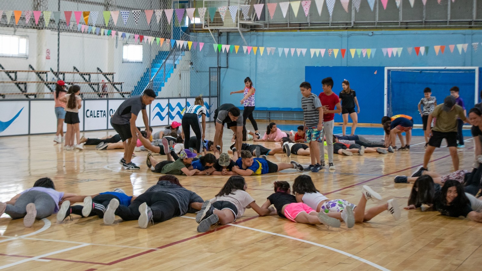 Caleta Olivia: cientos de niños y jóvenes comenzaron las Colonias