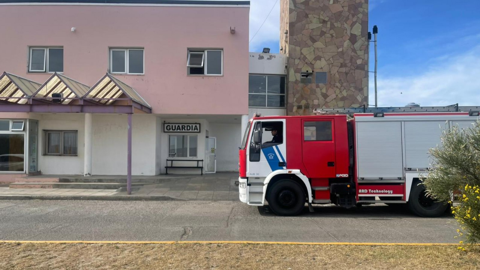 Vecinos rescataron a un hombre que se estaba ahogando en la costanera de Puerto Deseado