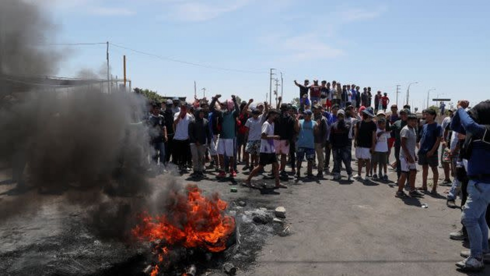Al menos 17 muertos por violentas protestas contra el gobierno en Perú