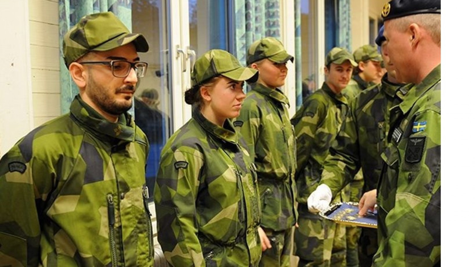 Suecia restablece el servicio militar y reforzará la alianza con EE.UU.