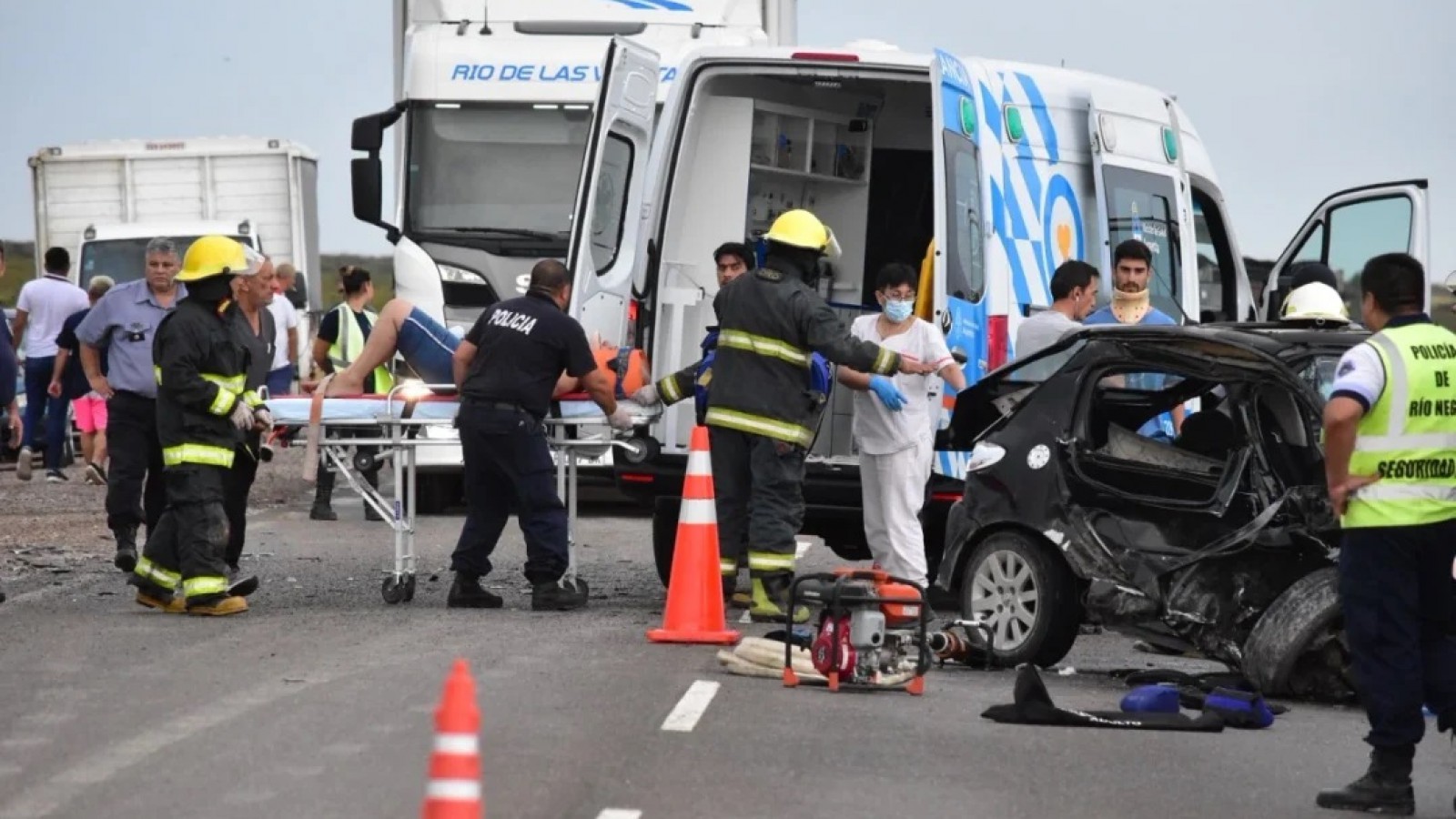 Giró en U en la ruta y chocó a una familia que viajaba a chubut. Hay seis heridos