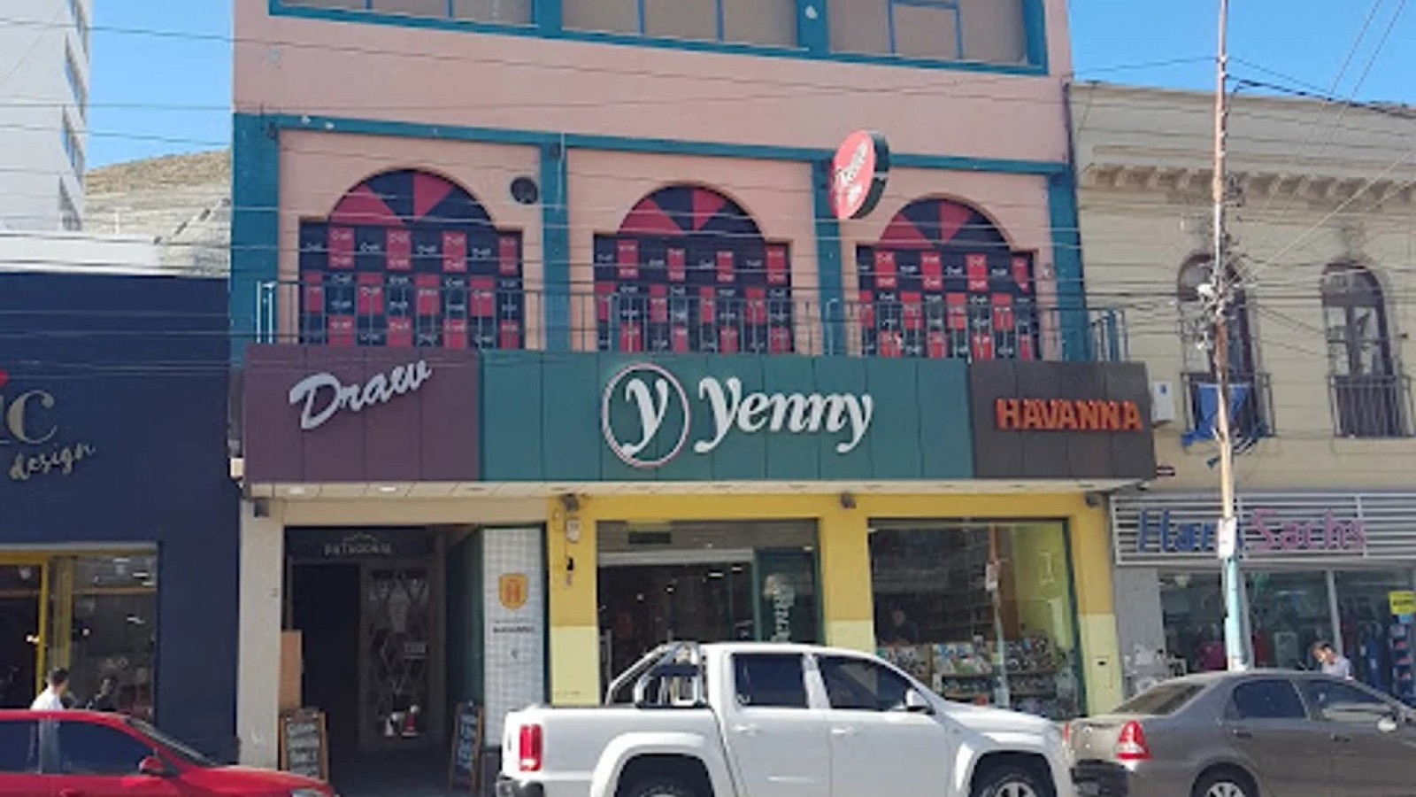 Comodoro: una mujer lo invitó a pasar la noche pero lo esperaban tres hombres armados y le robaron hasta las zapatillas.