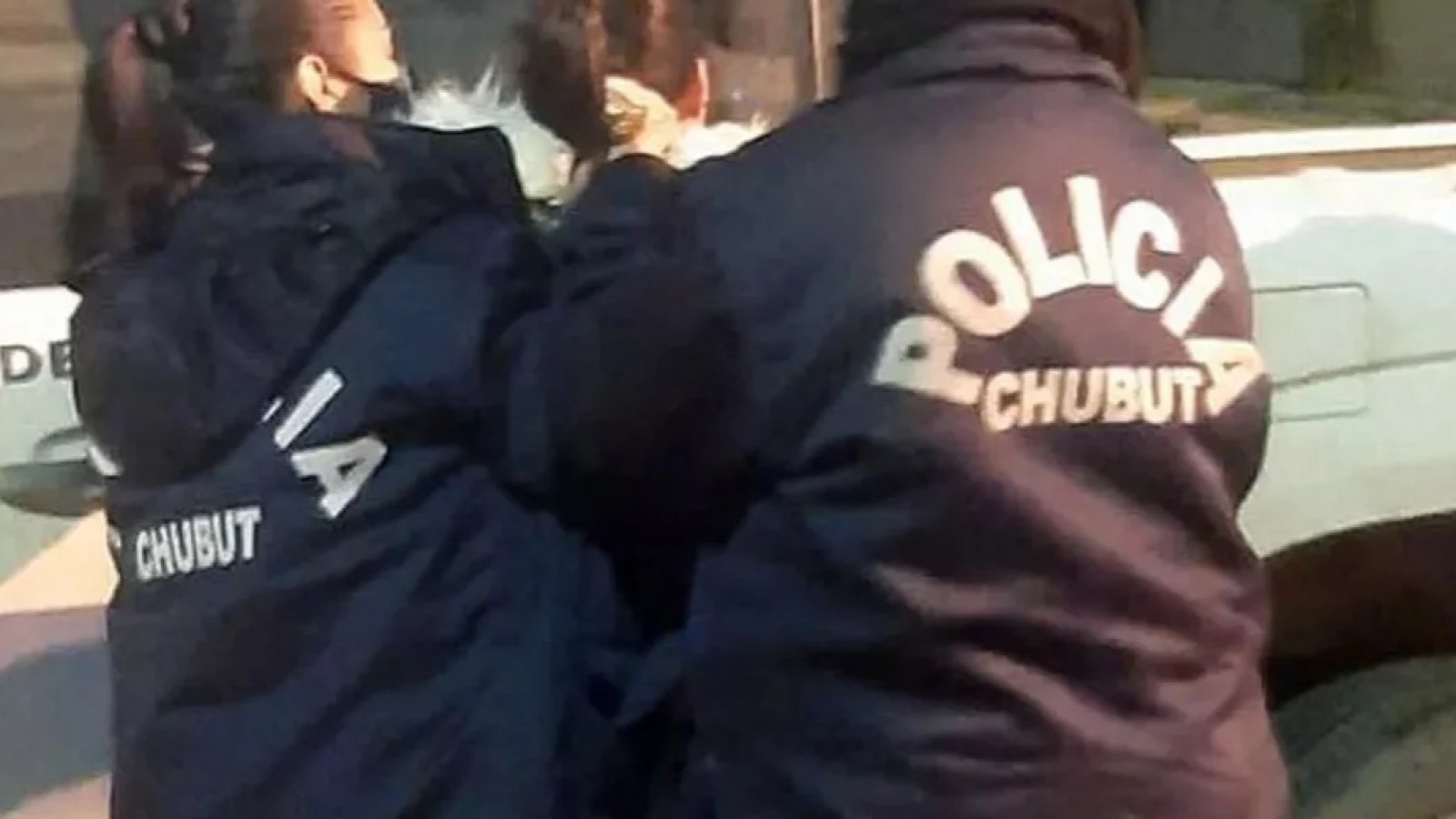 Policías de Trelew demoraron a una mujer al confundir un arma con holter de presión