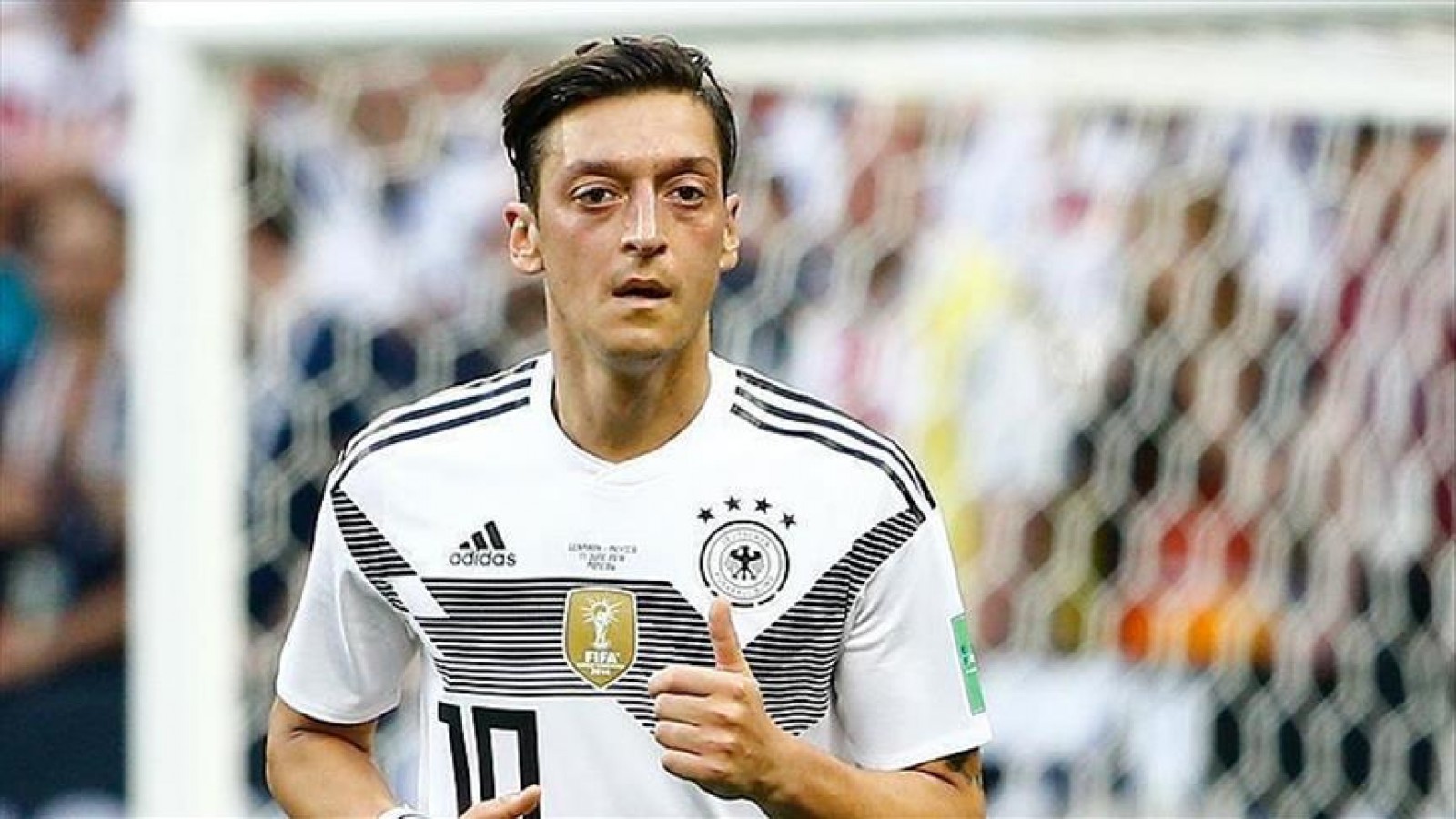 Özil se retira del fútbol