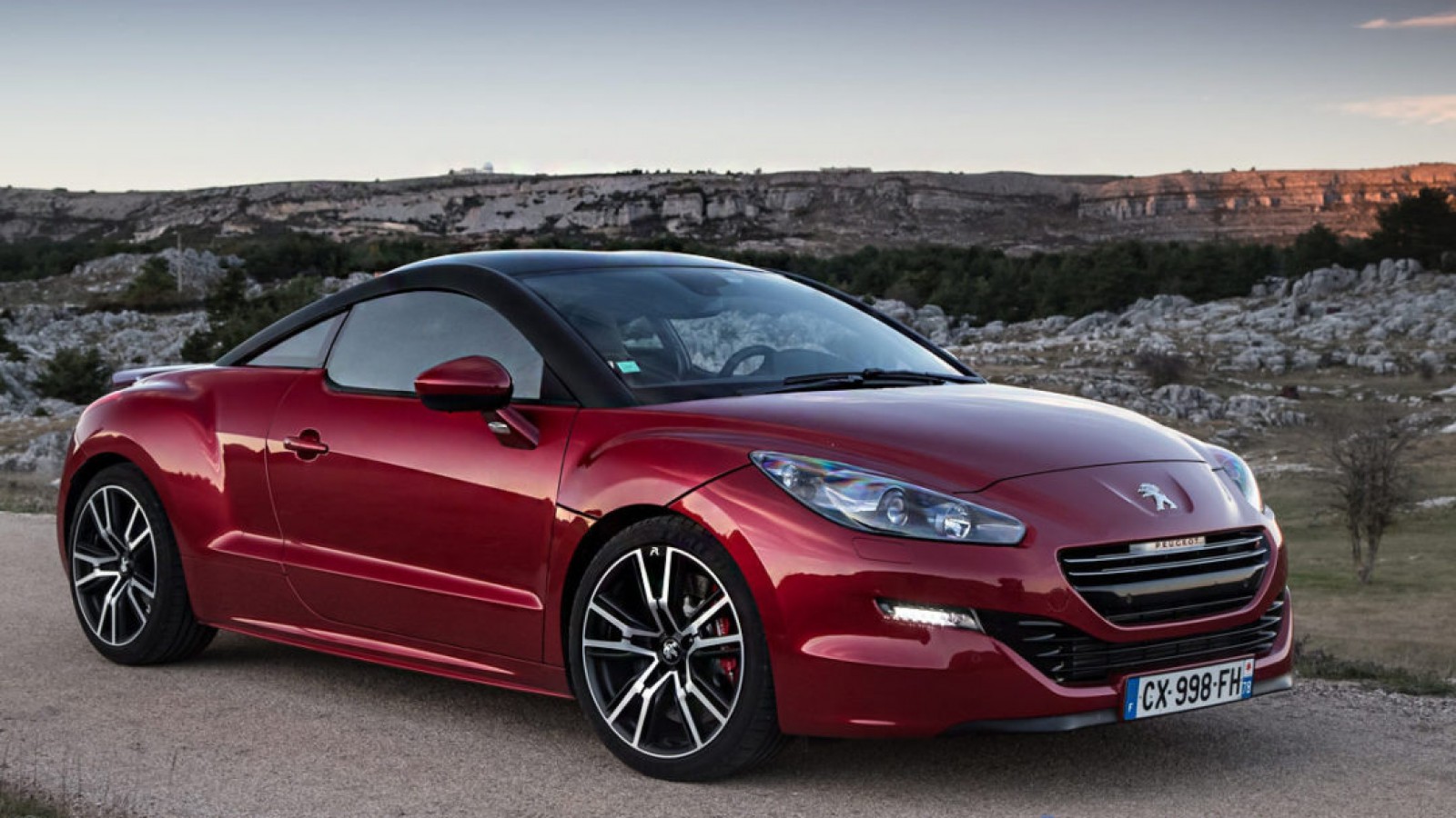 Entregó un auto, moto y dinero a cambio de un deportivo: era robado en Buenos Aires