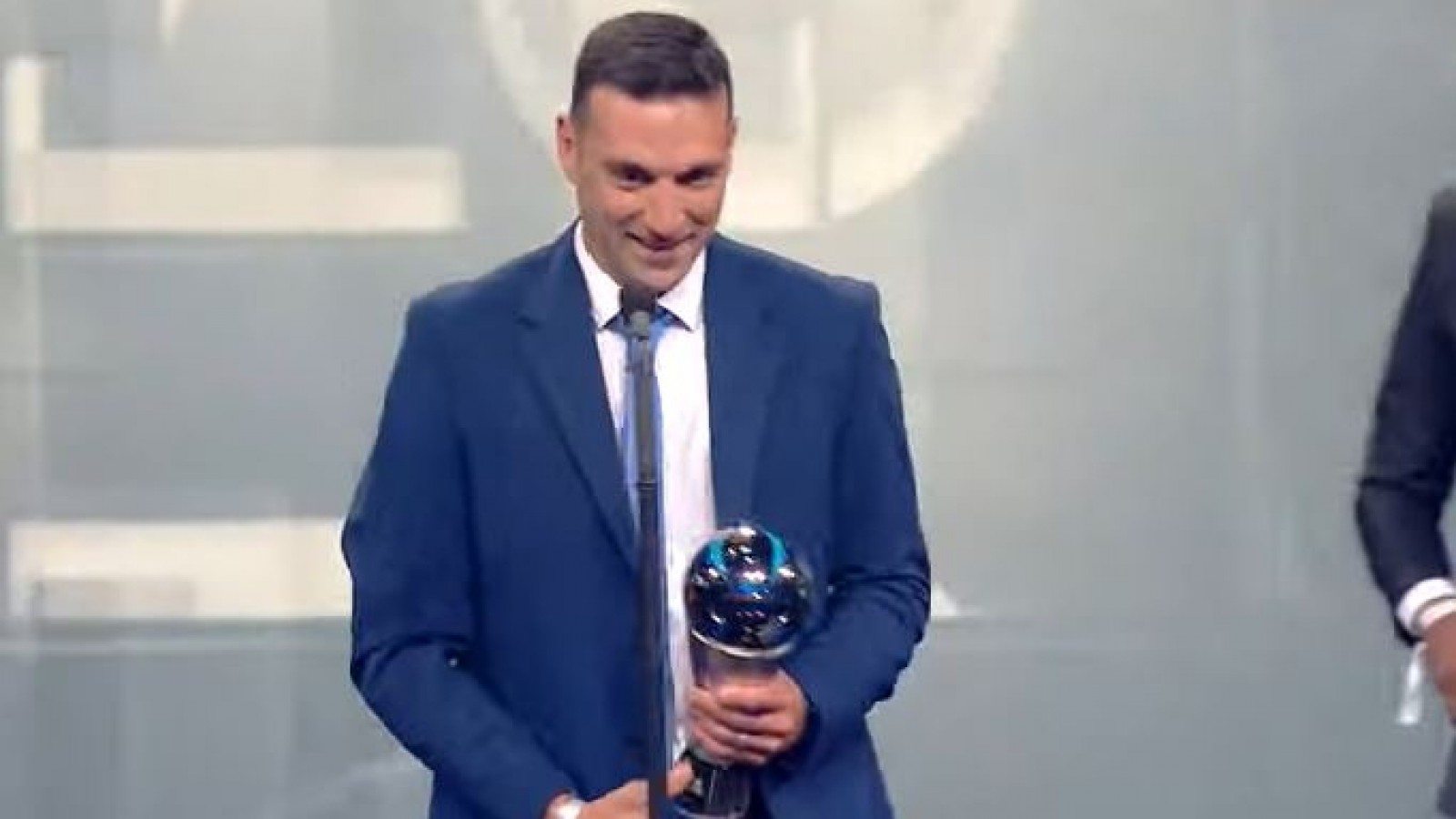 El mejor DT de la FIFA lo tiene la Argentina: Scaloni alza el premio The Best