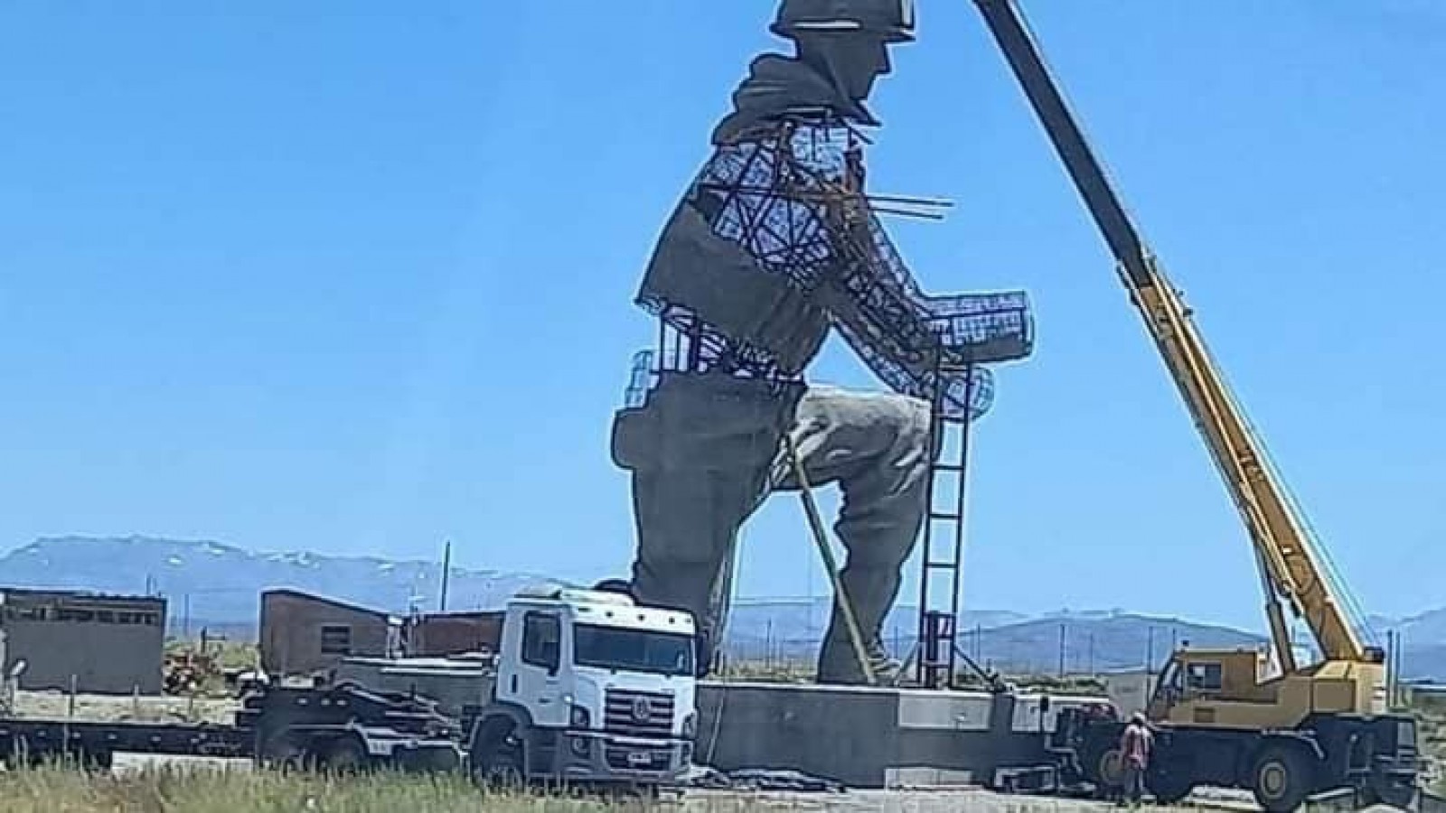El Monumento se encuentra en Zapala.