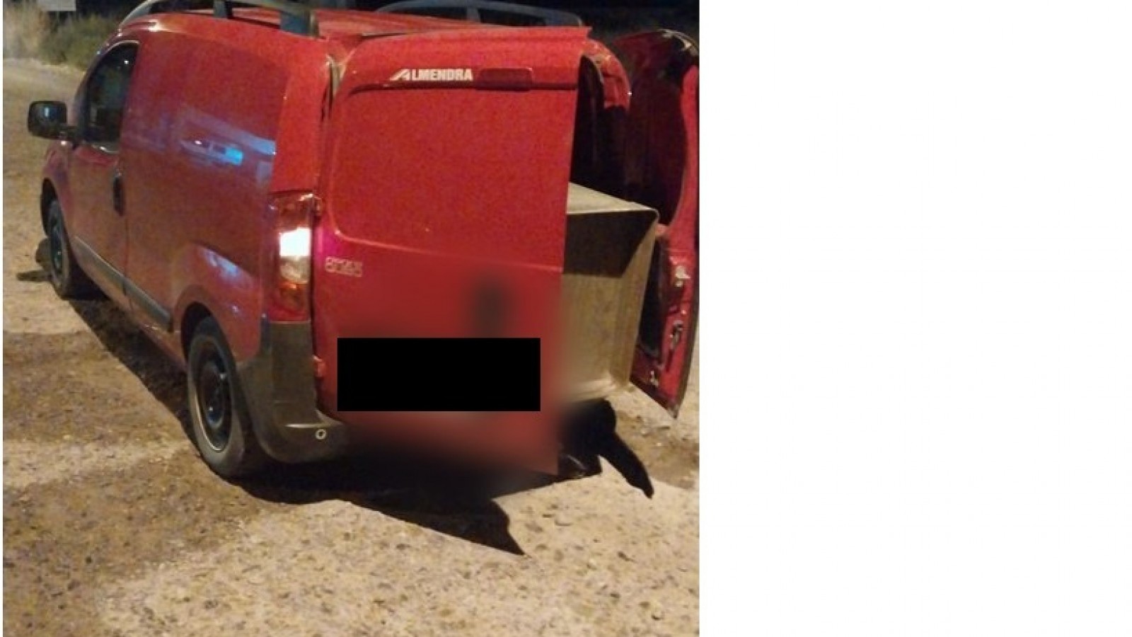 Roban caja fuerte de una concesionaria y la abandonaron en la huida