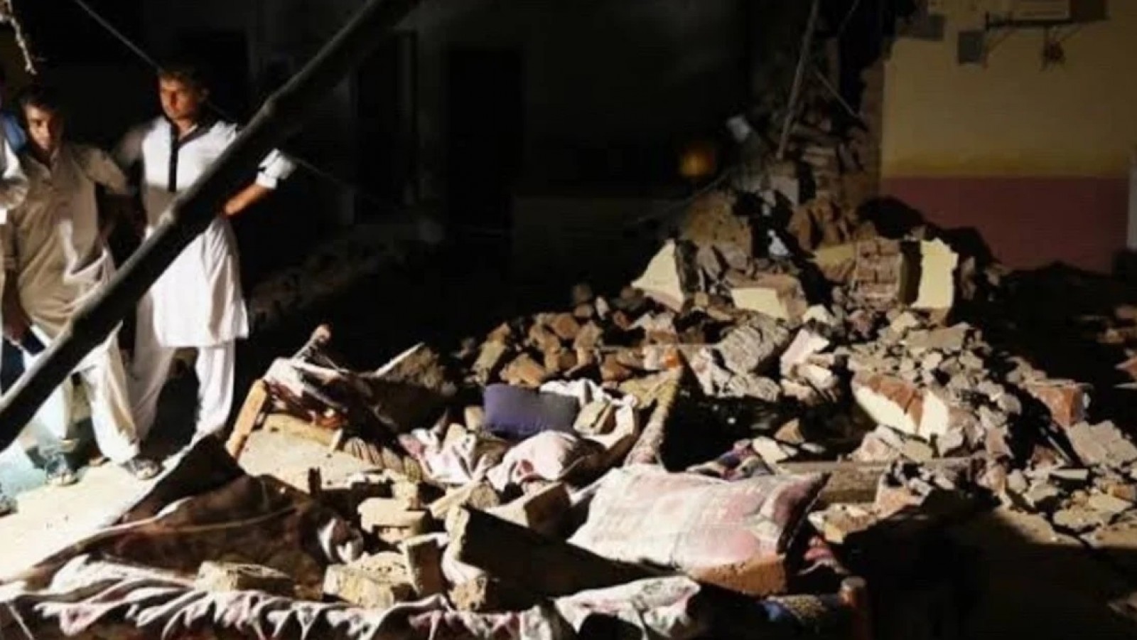 Al menos 12 muertos tras terremoto en Afganistán y Pakistán