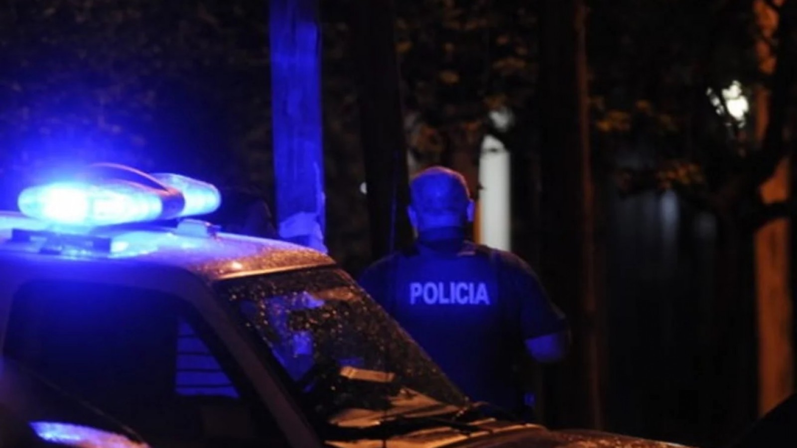 Desconocidos apuñalan a un hombre en plena vía pública